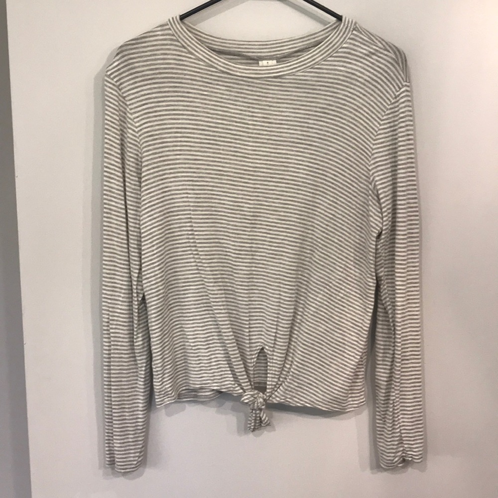 Atticute grey white long sleeve top L Cinched.